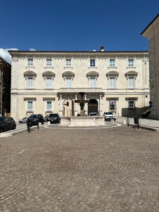 Casa Colonna - Suite Della Torre L'Aquila Eksteriør billede