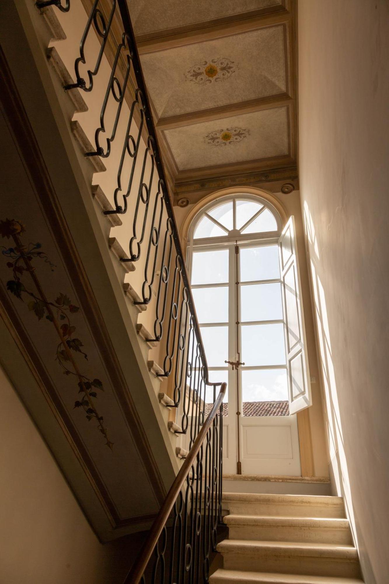 Casa Colonna - Suite Della Torre L'Aquila Eksteriør billede