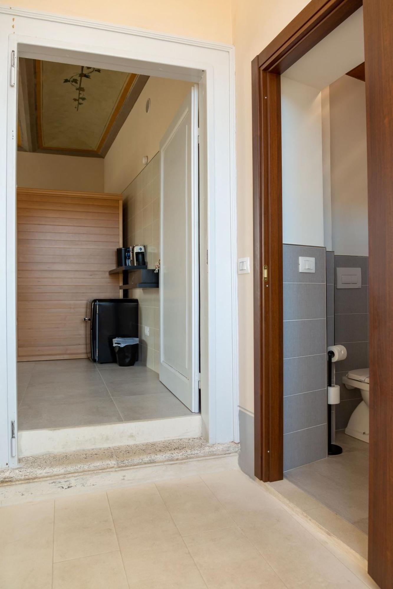 Casa Colonna - Suite Della Torre L'Aquila Eksteriør billede